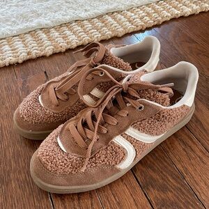 Women's Brown Bucle Sneakers size 7.5 38 EU